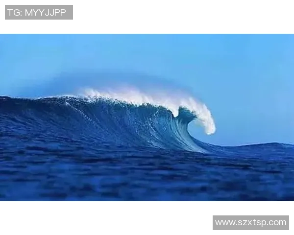 在风口浪尖上的足球明星如何应对被诋毁的挑战与逆境